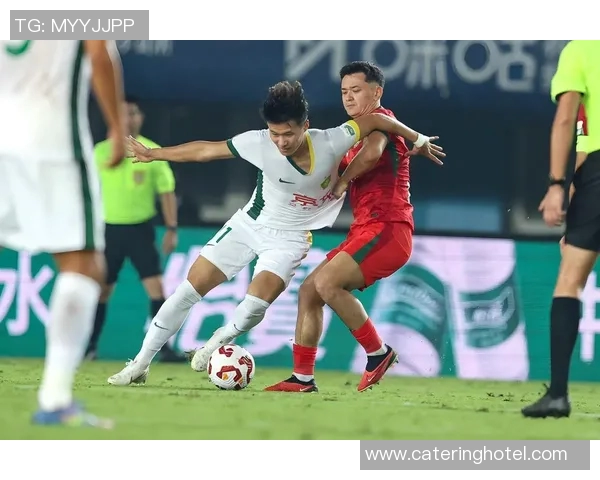 足球明星锁骨受伤引发关注球迷热议其伤情恢复情况